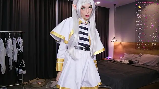 Snapshot of HolliWould_ chatting on December 14, 8:09 am HolliWould online show from December 14, 8:09 am