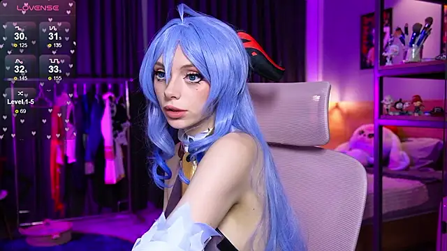 HolliWould  online show from February 4, 11:27 am