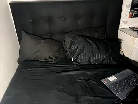 Snapshot of sebastiangrey06 chatting on September 12, 10:26 am sebastiangrey06 online show from September 12, 10:26 am