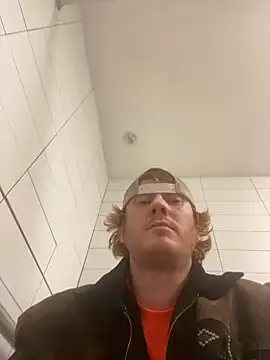 Snapshot of hottestcouplevaa chatting on December 3, 3:52 am hottestcouplevaa online show from December 3, 3:52 am