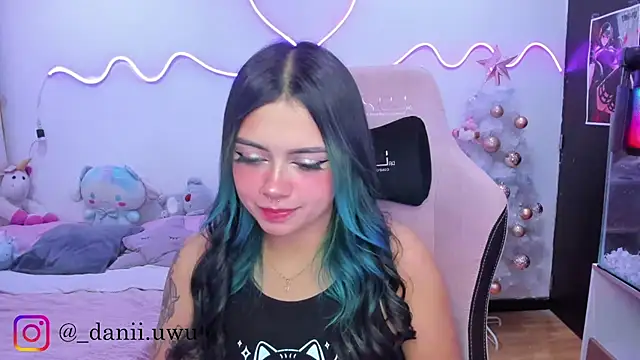 CuteDani  online show from November 29, 9:23 am