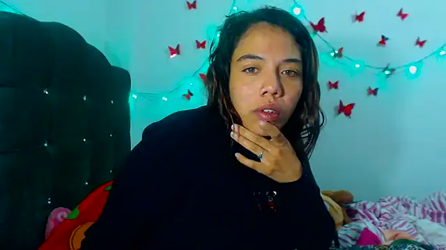 AmaraRoberts420 online show from December 16, 12:59 am