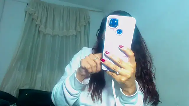 AmaraRoberts420 online show from January 3, 11:55 pm