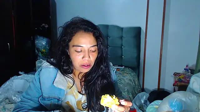 AmaraRoberts420 online show from January 17, 6:29 am