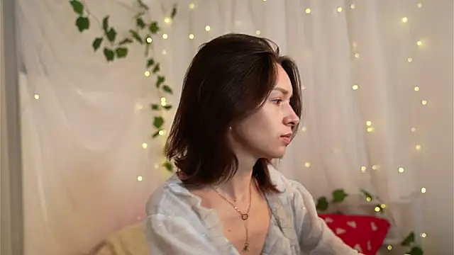 Snapshot of VivianLy_ chatting on January 15, 7:48 am VivianLy online show from January 15, 7:48 am