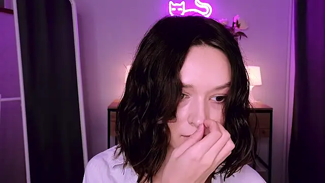 Snapshot of VivianLy_ chatting on February 2, 12:35 pm VivianLy online show from February 2, 12:35 pm