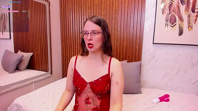 AmbeerWood  online show from December 22, 2:25 pm