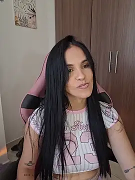 Snapshot of heyshaa chatting on April 24, 9:06 pm heyshaa online show from April 24, 9:06 pm