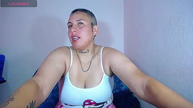 Snapshot of Yessi_rousse chatting on January 22, 5:06 pm Yessi rousse online show from January 22, 5:06 pm