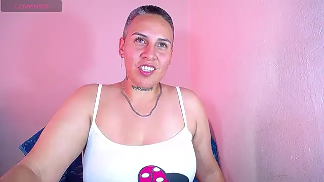 Snapshot of Yessi_rousse chatting on January 22, 8:49 pm Yessi rousse online show from January 22, 8:49 pm