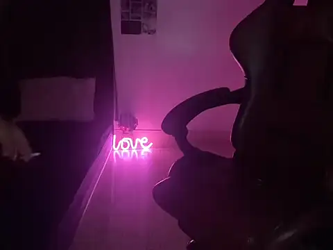Snapshot of shanayaaa_1 chatting on July 4, 4:57 pm shanayaaa 1 online show from July 4, 4:57 pm