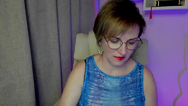 Snapshot of feliziaDesire chatting on June 10, 1:10 pm feliziaDesire online show from June 10, 1:10 pm