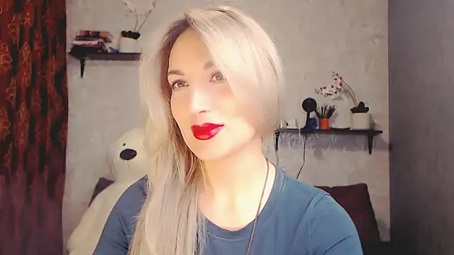 MillaXQueen online show from February 10, 12:39 pm