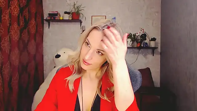 MillaXQueen online show from March 15, 5:15 pm