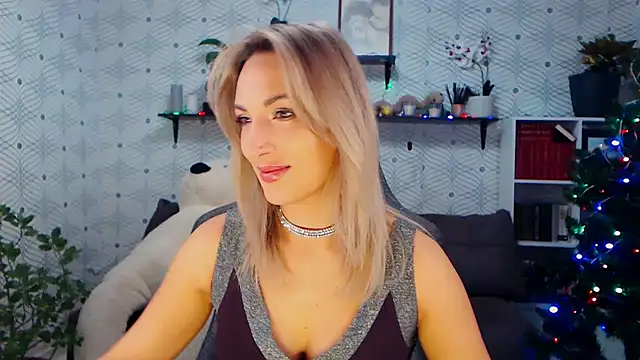 MillaXQueen online show from December 14, 7:25 am