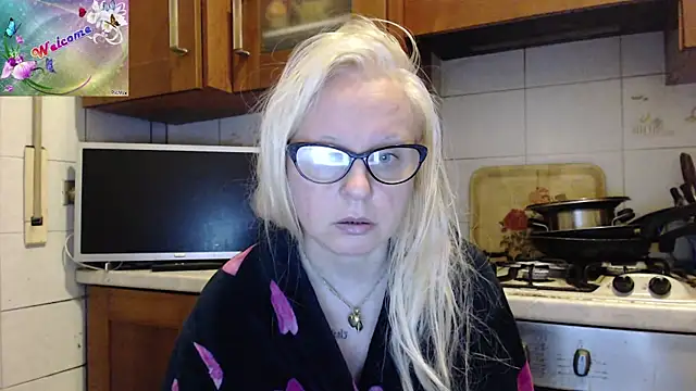 martachatte online show from October 9, 3:04 am