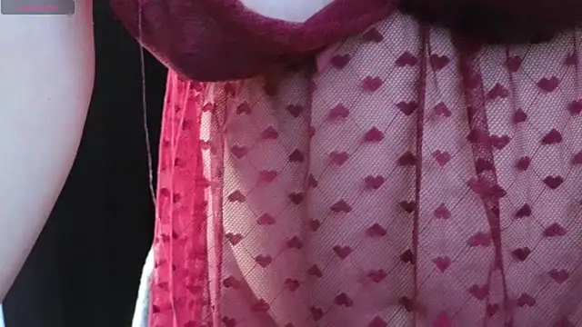 Mia G0ld online show from April 11, 12:20 pm