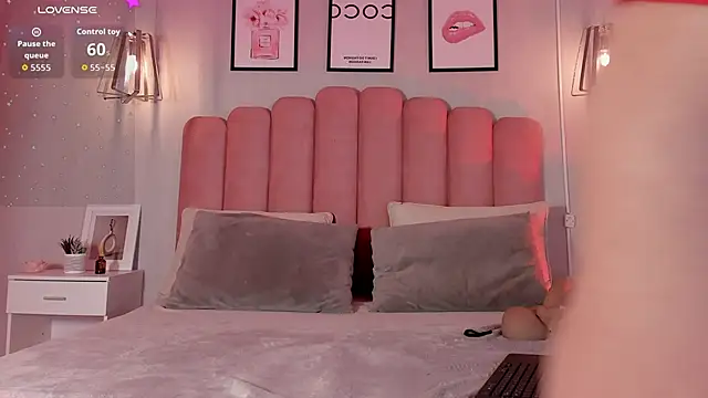 Ashleyy piink online show from April 22, 4:30 pm