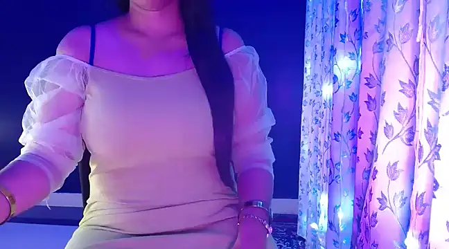 janifer001 online show from December 15, 1:24 am