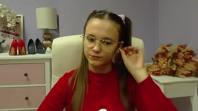 Snapshot of dirtyxEmily chatting on December 3, 7:43 am dirtyxEmily online show from December 3, 7:43 am