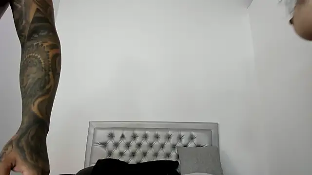 SEXXYLATINCOUPLE1 online show from February 14, 2:44 pm