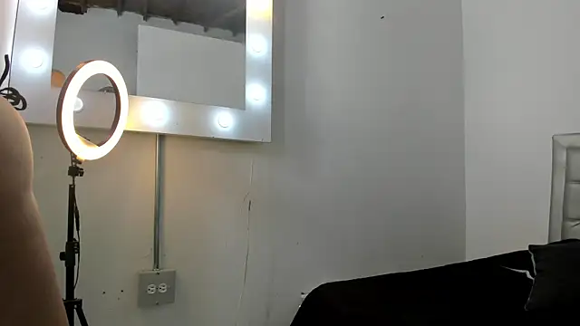 SEXXYLATINCOUPLE1 online show from October 29, 10:17 am