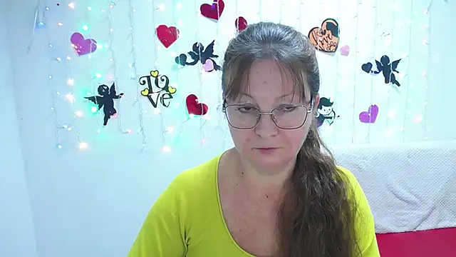 VanessaHotts online show from February 4, 9:07 am