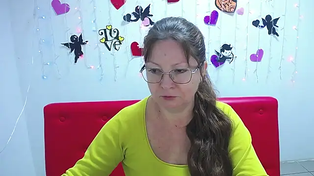 VanessaHotts online show from February 6, 5:57 am