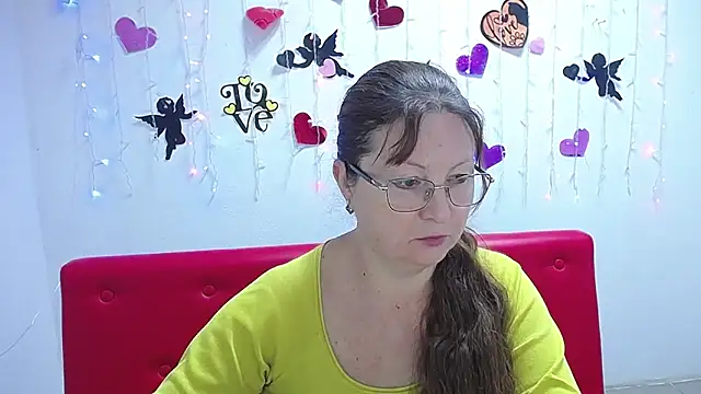 VanessaHotts online show from February 8, 6:01 am