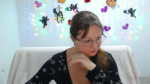 VanessaHotts online show from February 26, 9:10 am