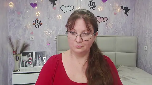 VanessaHotts online show from March 10, 9:10 am