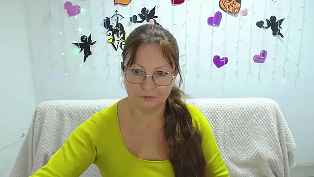 VanessaHotts online show from March 12, 9:12 am