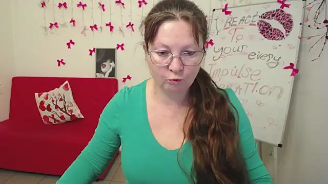 VanessaHotts online show from March 11, 5:57 am