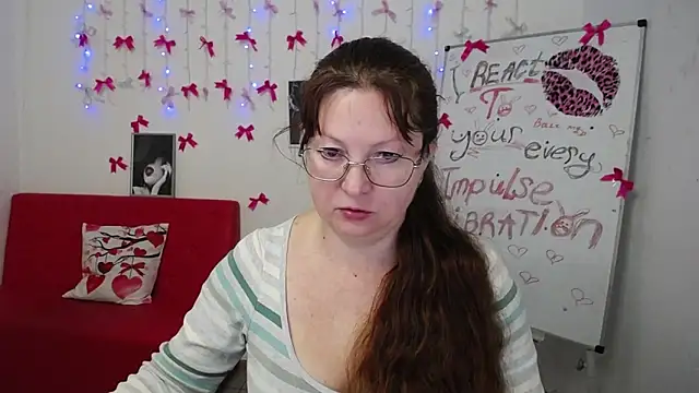 VanessaHotts online show from March 25, 6:08 am