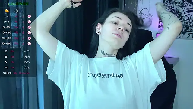 Snapshot of pale_skin chatting on December 15, 12:28 pm pale skin online show from December 15, 12:28 pm