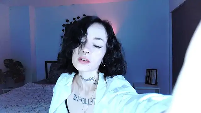 Snapshot of pale_skin chatting on December 21, 12:45 pm pale skin online show from December 21, 12:45 pm