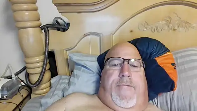 Snapshot of Bigbear0563 chatting on May 9, 1:27 pm Bigbear0563 online show from May 9, 1:27 pm