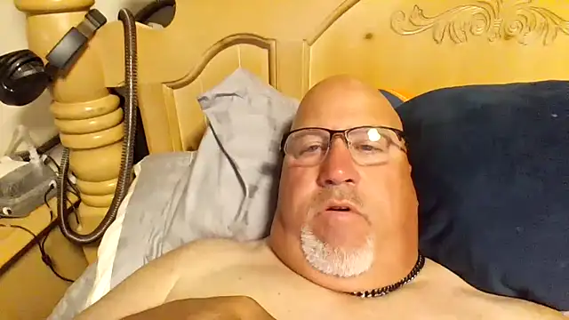 Snapshot of Bigbear0563 chatting on June 15, 6:04 am Bigbear0563 online show from June 15, 6:04 am