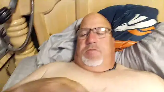 Snapshot of Bigbear0563 chatting on June 22, 5:26 am Bigbear0563 online show from June 22, 5:26 am