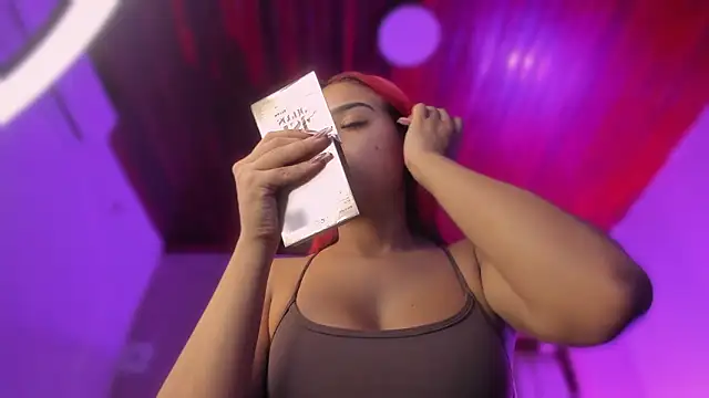 Emmily Savage online show from March 13, 11:50 am