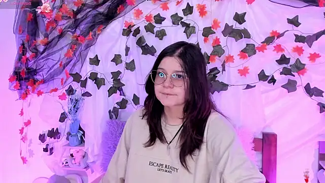 Snapshot of Mey_moon chatting on February 7, 3:41 pm Mey moon online show from February 7, 3:41 pm