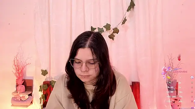 Snapshot of Mey_moon chatting on March 13, 6:26 am Mey moon online show from March 13, 6:26 am