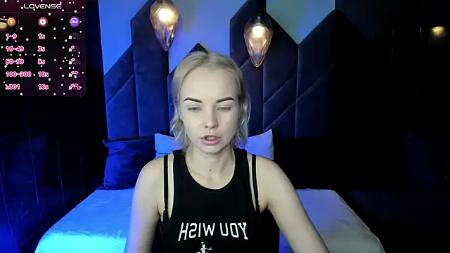 Snapshot of StephanieSweety chatting on February 3, 5:40 am StephanieSweety online show from February 3, 5:40 am