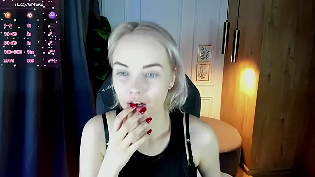 Snapshot of StephanieSweety chatting on March 7, 5:29 am StephanieSweety online show from March 7, 5:29 am