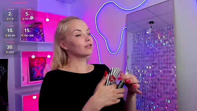 StephanieSweety online show from July 16, 5:52 pm