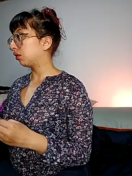 Snapshot of Piafisher1 chatting on November 8, 1:17 am Piafisher1 online show from November 8, 1:17 am