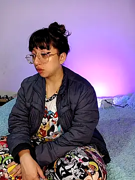 Snapshot of Piafisher1 chatting on November 27, 1:18 am Piafisher1 online show from November 27, 1:18 am