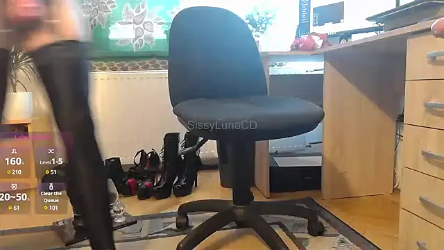 Snapshot of SissyLunaCD chatting on January 27, 8:40 am SissyLunaCD online show from January 27, 8:40 am