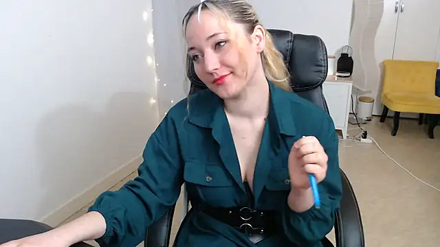 Snapshot of Crystal-dreamt chatting on October 13, 8:14 am Crystal-dreamt online show from October 13, 8:14 am