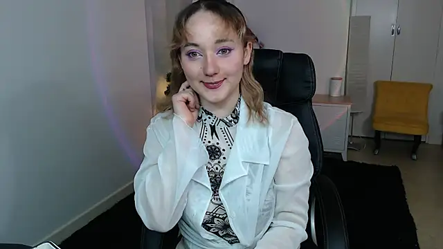 Crystal-dreamt online show from December 14, 9:25 am